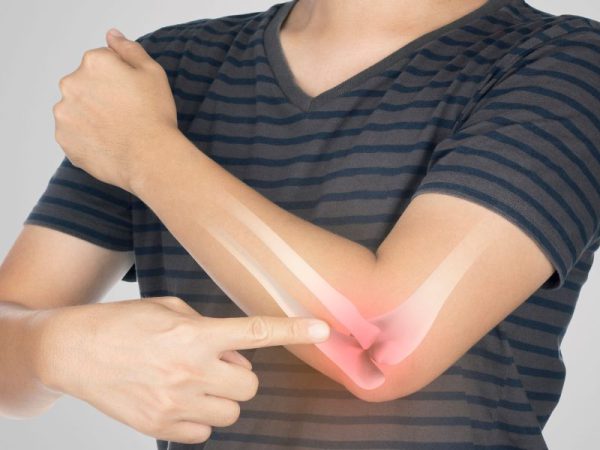 Teniski lakat: Simptomi, uzroci i rehabilitacija